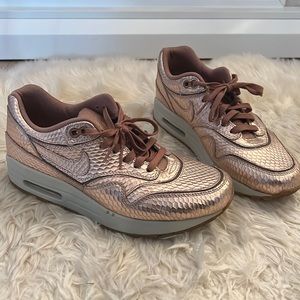 Nike Air Max Metallic Rose Gold